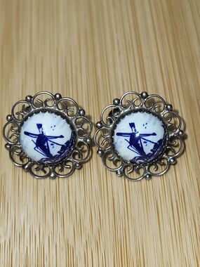 Vintage Estate Delft Blue & White  Filigree Screw Back Earrings